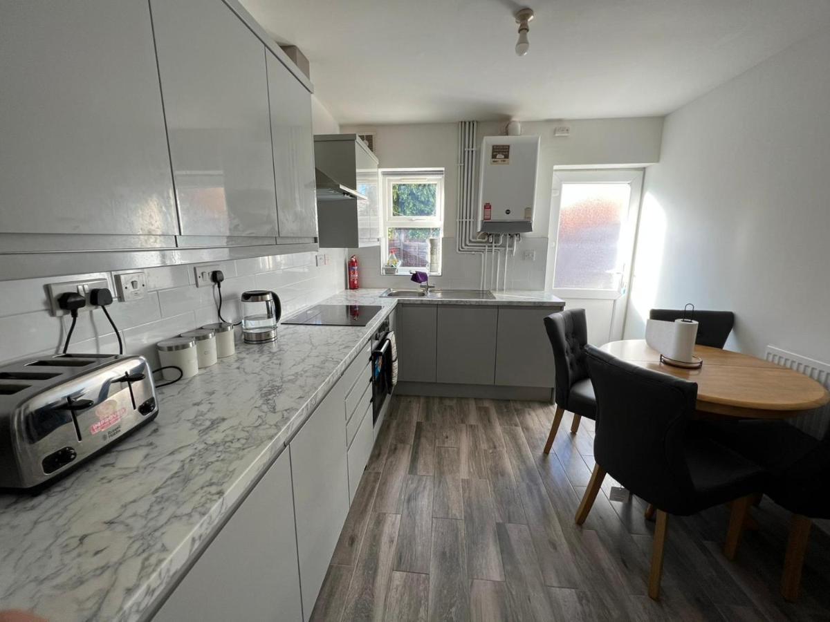 Cosy Home Near Nec, Bhx Bullring & Solihull Бирмингам Екстериор снимка